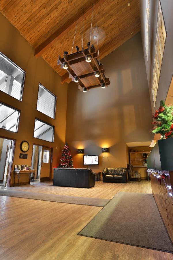 Griz Inn By Stayin Fernie Bagian luar foto