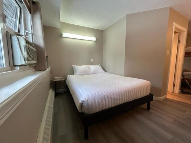 Griz Inn By Stayin Fernie Ruang foto