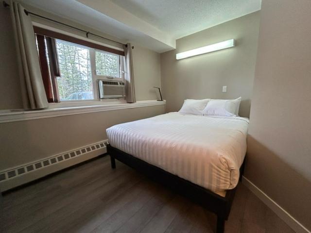 Griz Inn By Stayin Fernie Ruang foto