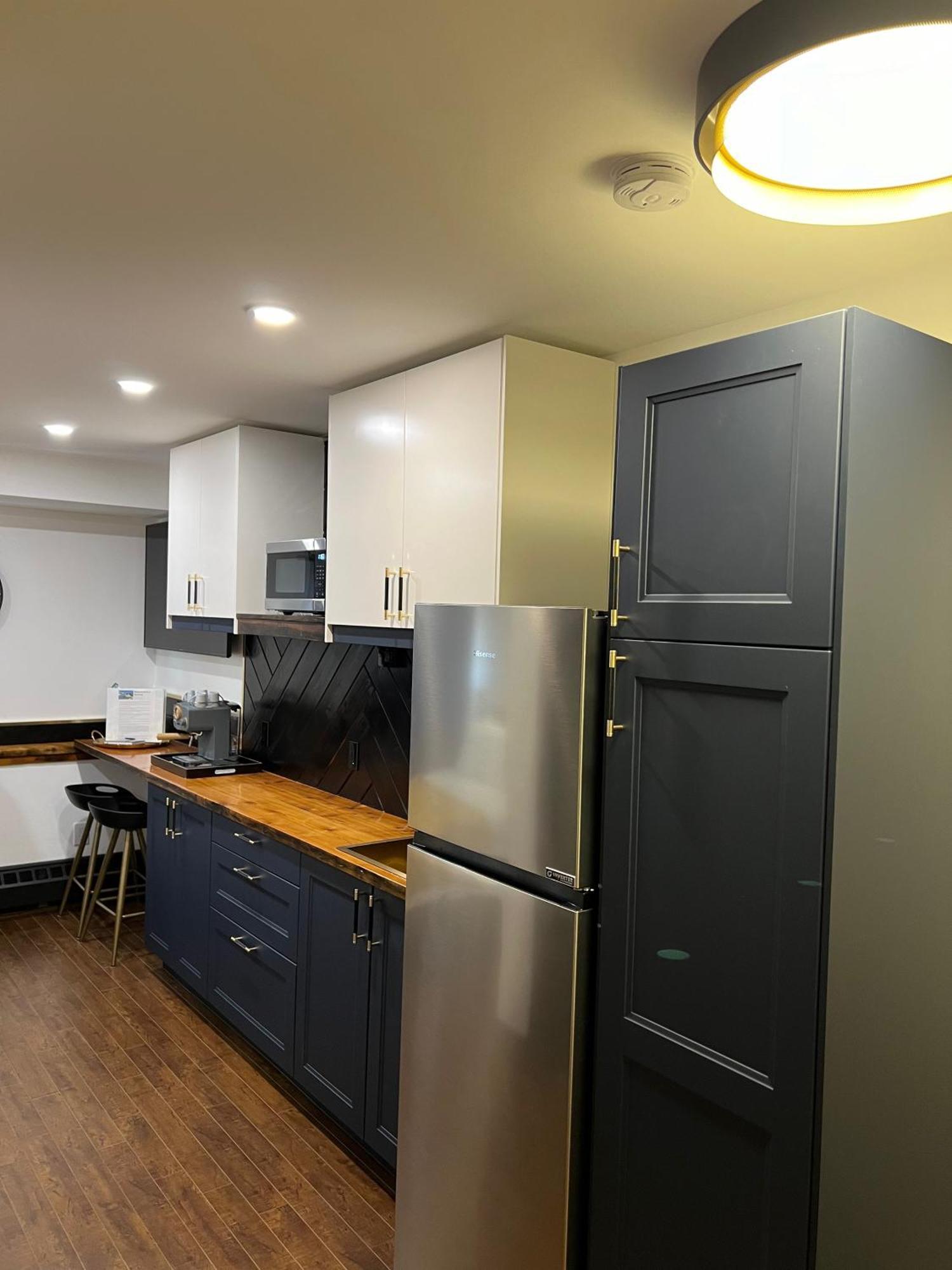 Griz Inn By Stayin Fernie Ruang foto