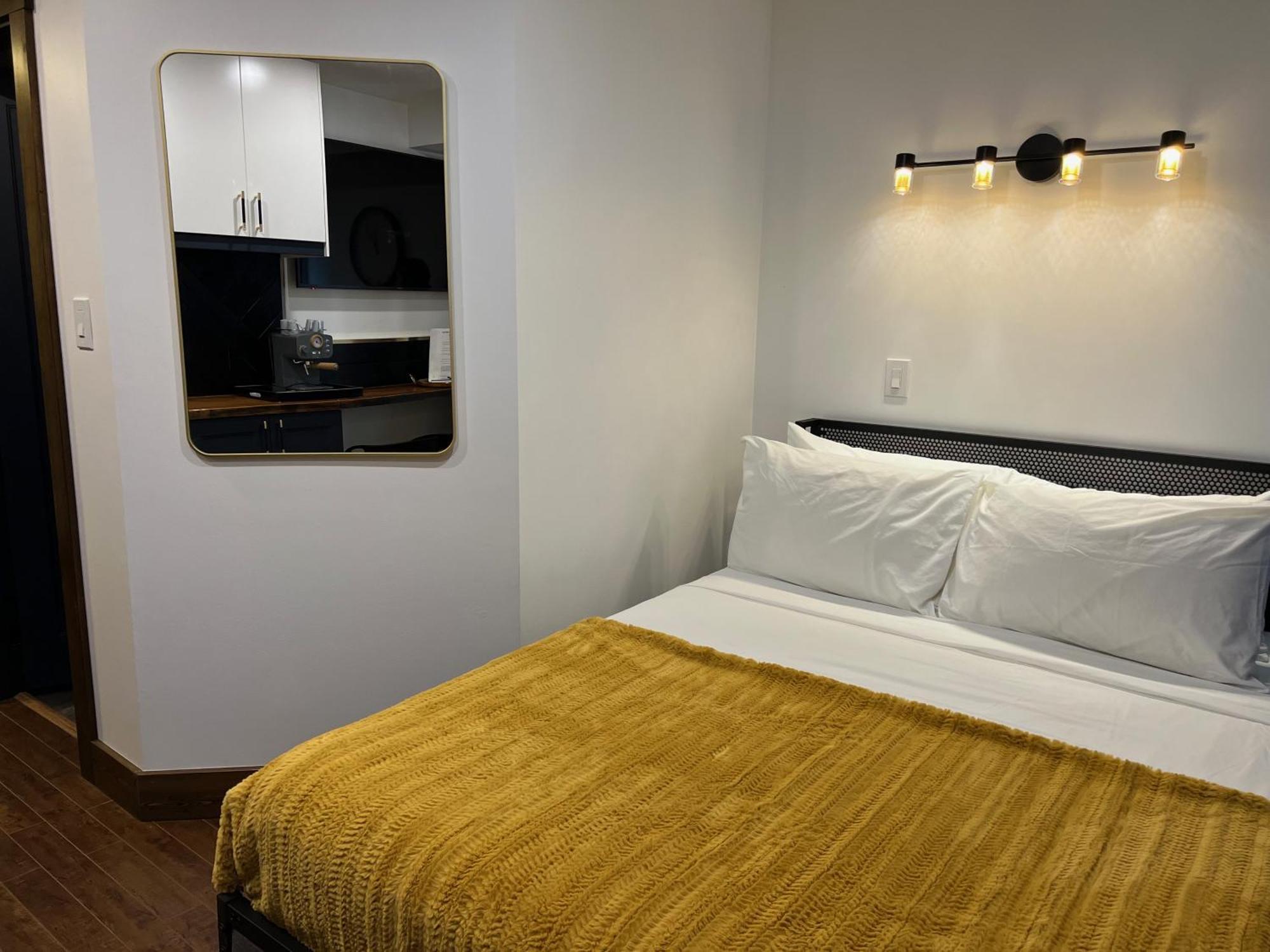 Griz Inn By Stayin Fernie Bagian luar foto